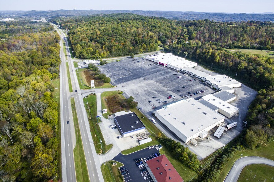 More Photos Of 1436-1496 N Gateway Ave, Rockwood Unknown For Lease