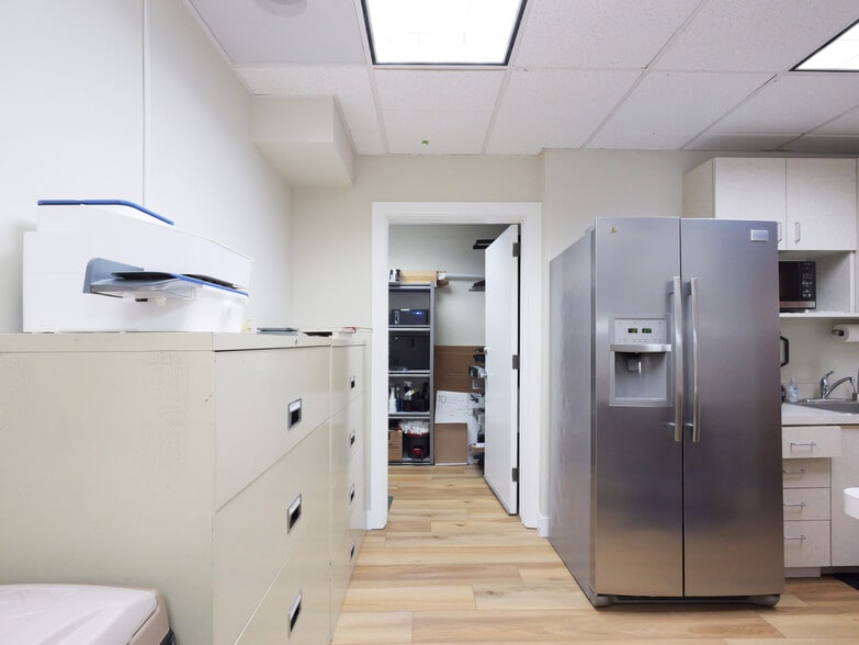 More Photos Of 25550 Hawthorne Blvd, Torrance Medical For Sale