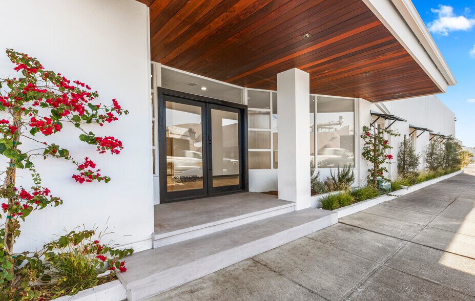 More Photos Of 860 Charter St, Redwood City Research And Development For Lease