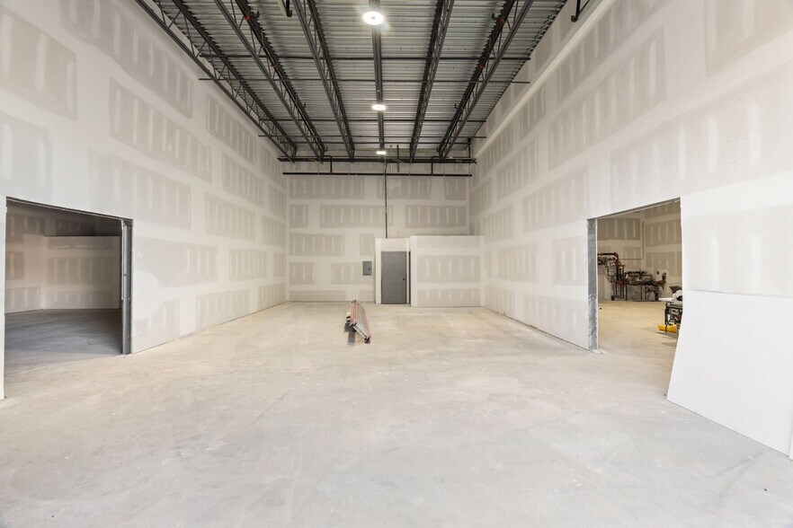 More Photos Of 209 South Ave, Staten Island Service For Lease