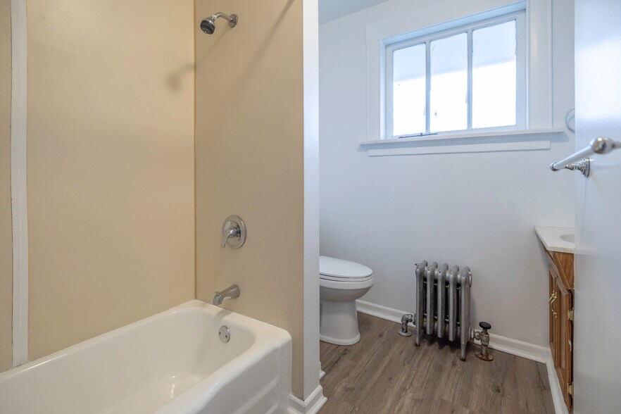 More Photos Of 506 1st St SW, Auburn Apartments For Sale