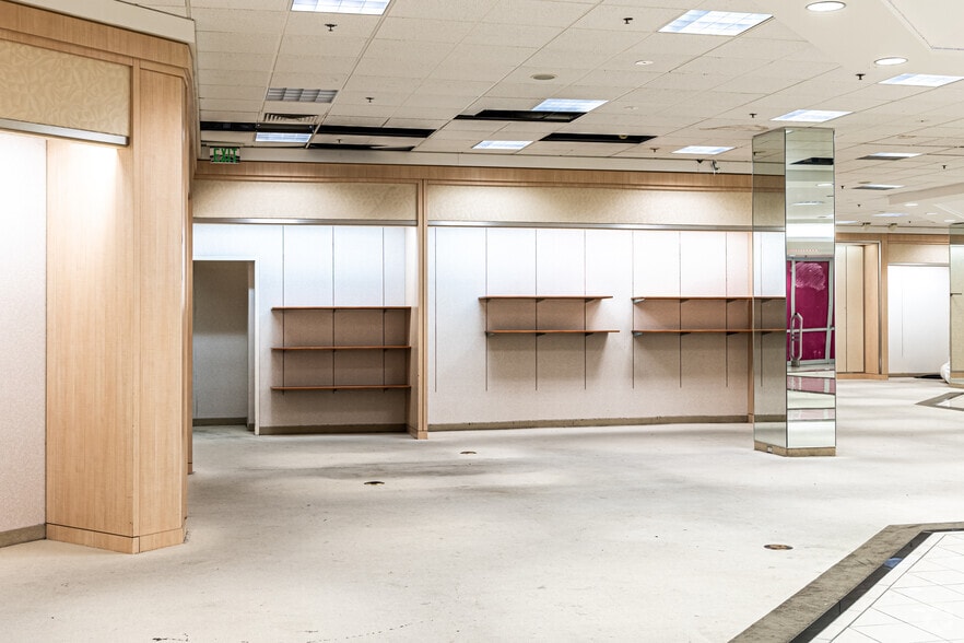 More Photos Of 18813 E 39th St, Independence Unknown For Lease