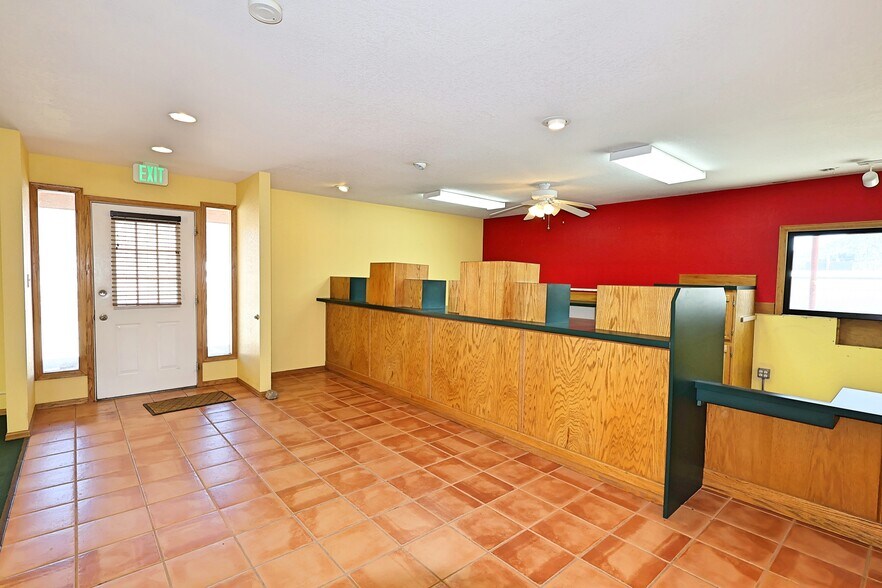 More Photos Of 20 Lodge Dr, South Fork Office For Sale