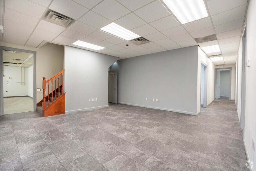 More Photos Of 8807-8815 Emmott Rd, Houston Unknown For Lease