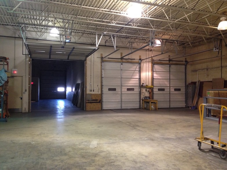 More Photos Of 9999 S Virginia Ave, Chicago Ridge Distribution For Lease