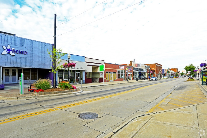 More Photos Of 171-175 W 9 Mile Rd, Ferndale Storefront For Lease