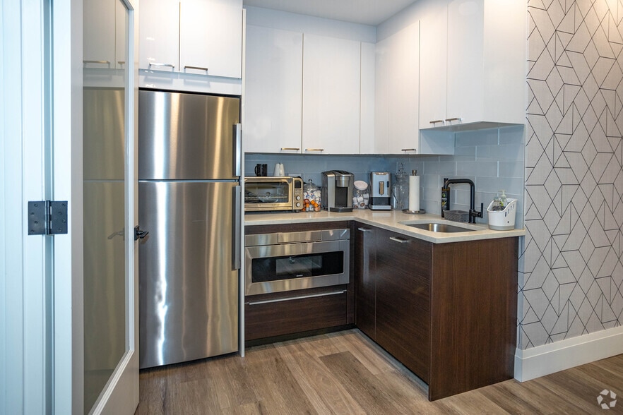 More Photos Of 72 Otis St, West Babylon Light Manufacturing For Sale