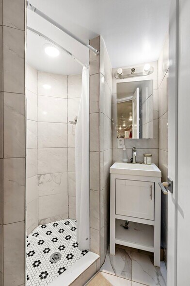 More Photos Of 19 Jewett Ave, Jersey City Apartments For Sale