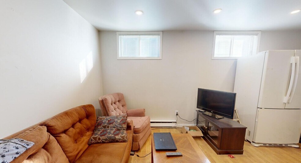 More Photos Of 184 Simcoe St, London Apartments For Sale