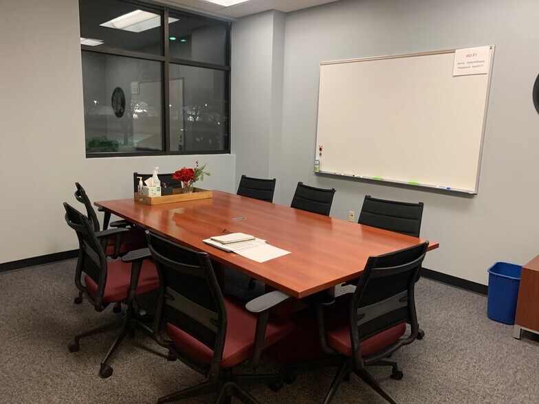 More Photos Of 517 N Westhill Blvd, Appleton Freestanding For Lease