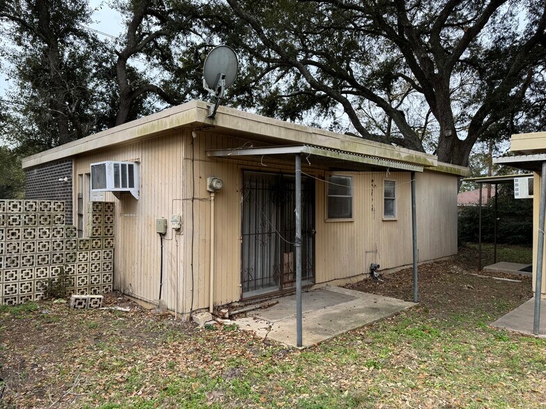 More Photos Of 300 Echols st, Prairie View Multifamily For Sale