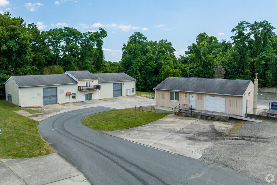 More Photos Of 14401 Pine Ln, Woodbridge Warehouse For Sale
