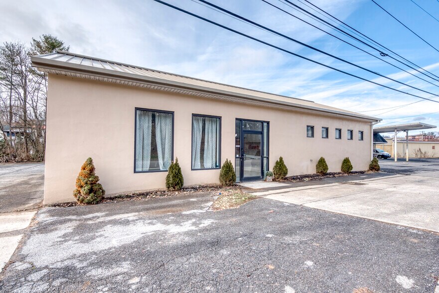 More Photos Of 324 S Commerce St, Marion Loft Creative Space For Sale