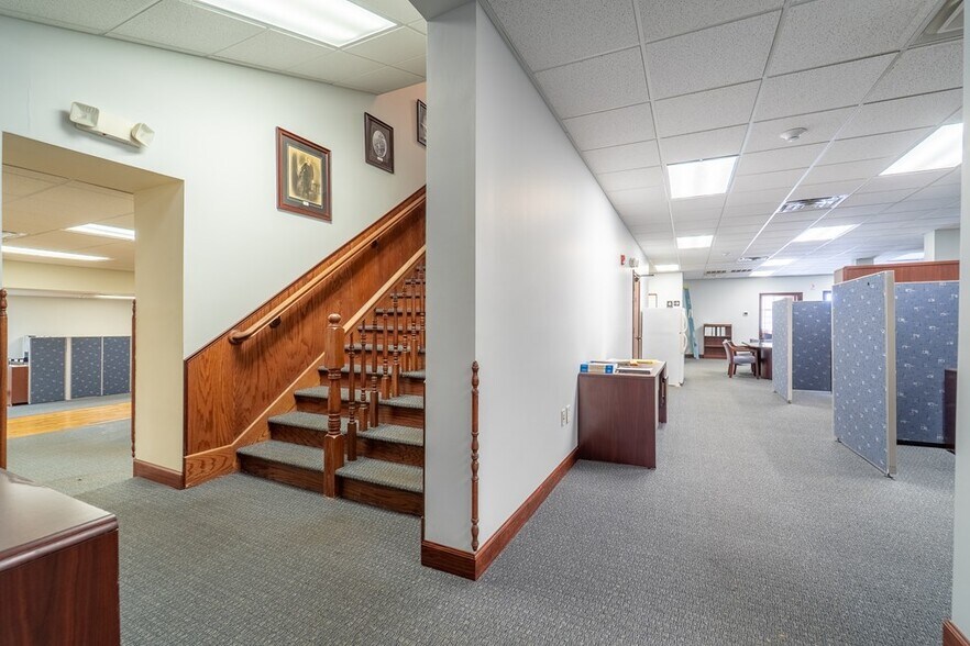 More Photos Of 9 Stewart St, Franklin Office For Sale