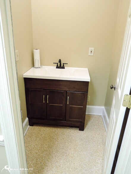 More Photos Of 200 Market Pl, Roswell Office Residential For Lease