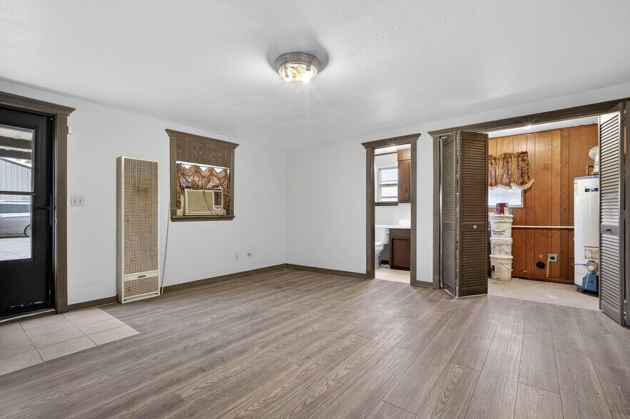More Photos Of 2127 SE 44th St, Oklahoma City Service For Sale