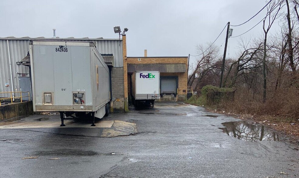 More Photos Of 1400 E State St, Hamilton Manufacturing For Lease