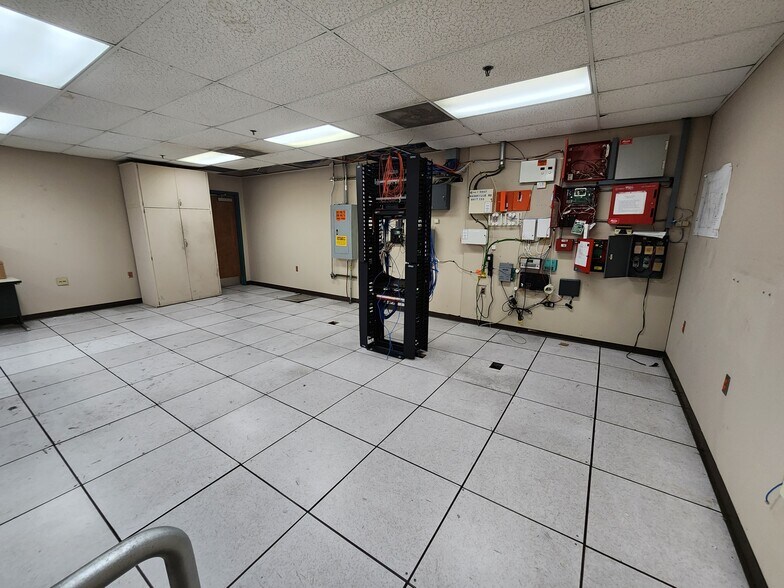 More Photos Of 5557 Nashville Rd, Bowling Green Manufacturing For Lease