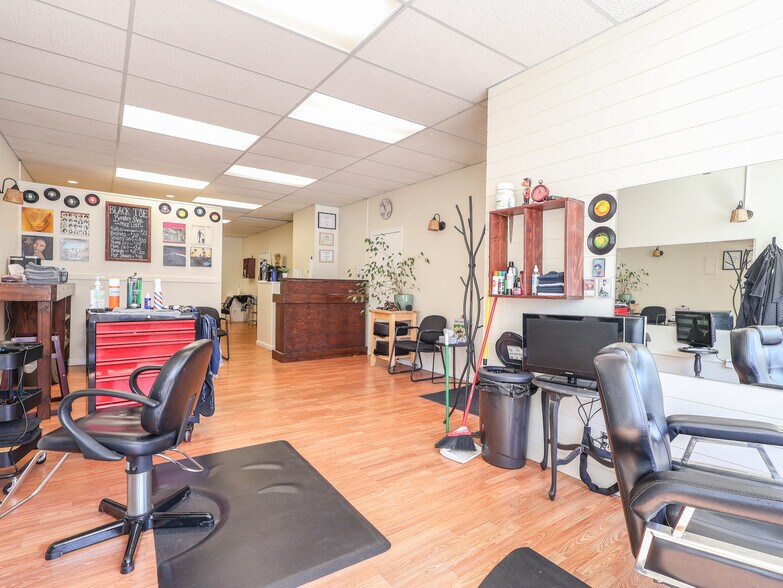 More Photos Of 5002 50 st, Stettler Flex For Sale