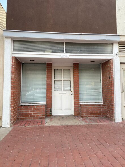 More Photos Of 415 Center St, Taft Storefront For Sale