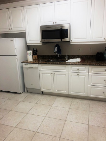 More Photos Of 2375 Tamiami Trl N, Naples Loft Creative Space For Sale