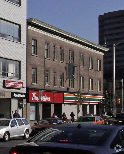 More Photos Of 2 Spadina Rd, Toronto Apartments For Lease
