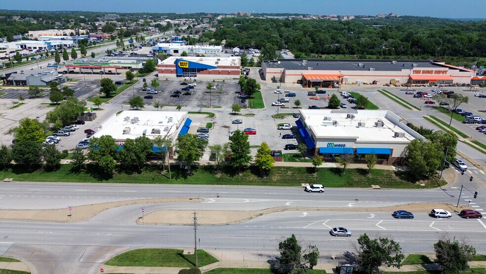 More Photos Of 1910-2040 W 31st St, Lawrence Unknown For Lease