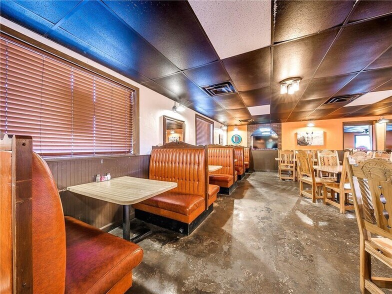 Primary Photo Of 1901 SW 27th St, El Reno Restaurant For Sale