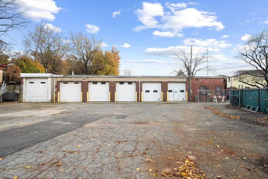 More Photos Of 76 Runyon Ave, Yonkers Industrial For Sale