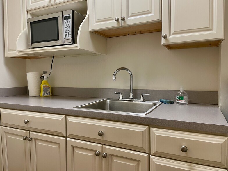 More Photos Of 90 Grove St, Ridgefield Medical For Sale