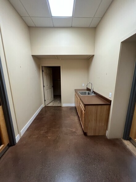 More Photos Of 7424 Victor Mendon Rd, Victor Flex For Lease