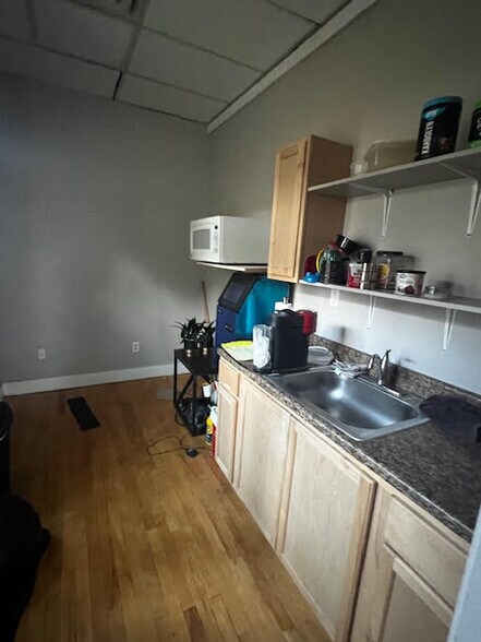 More Photos Of 110 Halstead St, Rochester Warehouse For Lease