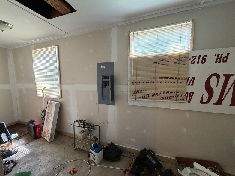 More Photos Of 201 Crispen Blvd, Brunswick Office For Sale