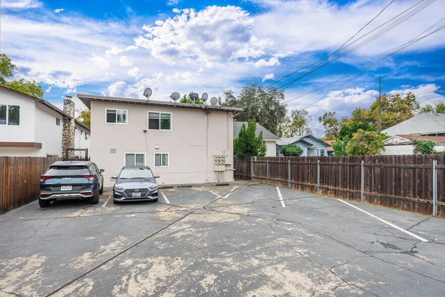 More Photos Of 1817 W St, Sacramento Apartments For Sale