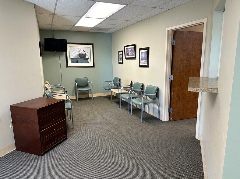 More Photos Of 1555 S Byrne Rd, Toledo Office For Sale