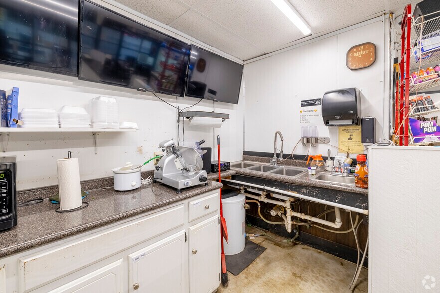 More Photos Of 7781 Highway 167 S, Sheridan Convenience Store For Lease