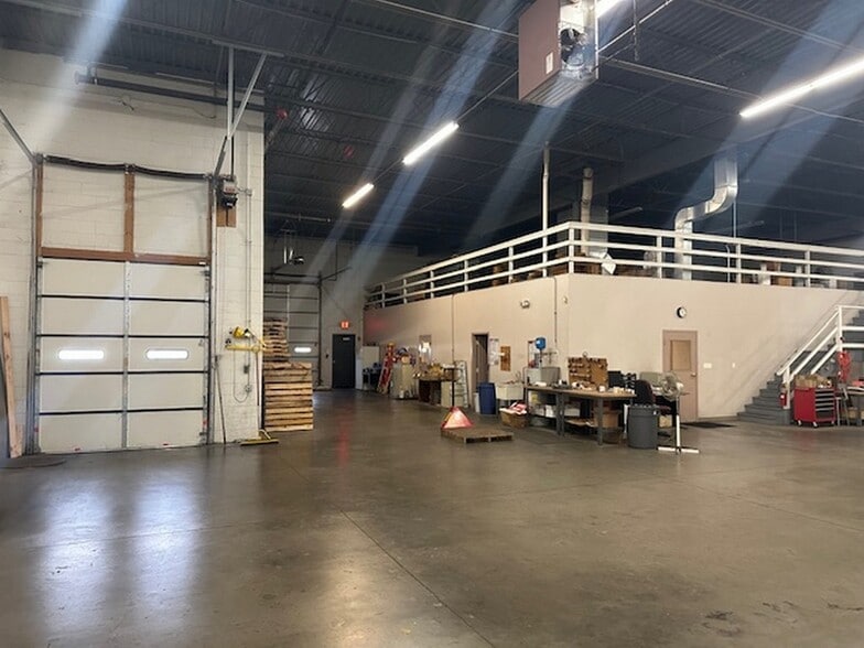 More Photos Of 290 Industrial Dr, Wauconda Warehouse For Sale