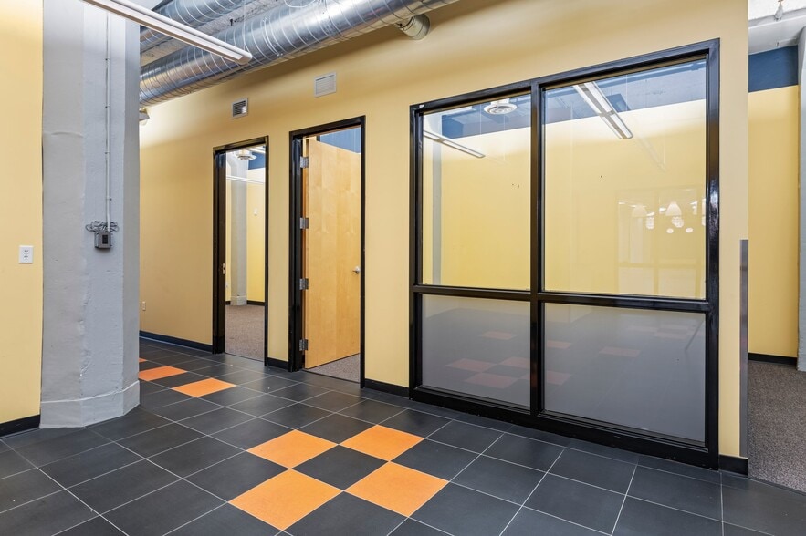 More Photos Of 718 Washington Ave N, Minneapolis Loft Creative Space For Sale