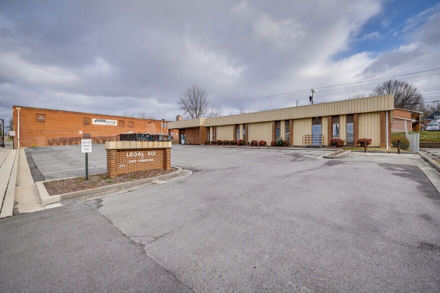 More Photos Of 311 W Walnut St, Johnson City Office For Sale