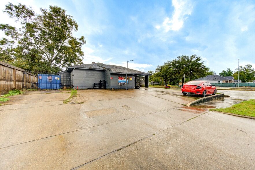 More Photos Of 5302 Bataan Rd, Houston Freestanding For Sale