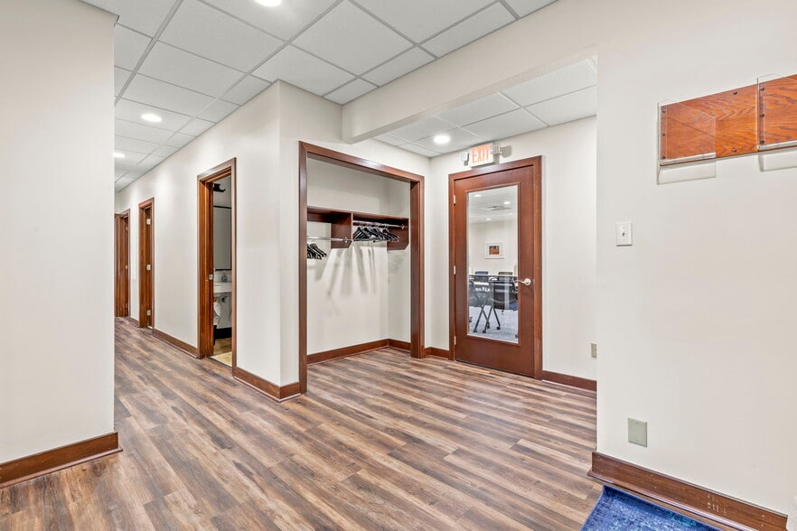 More Photos Of 73 E Wilson Bridge Rd, Worthington Office For Sale