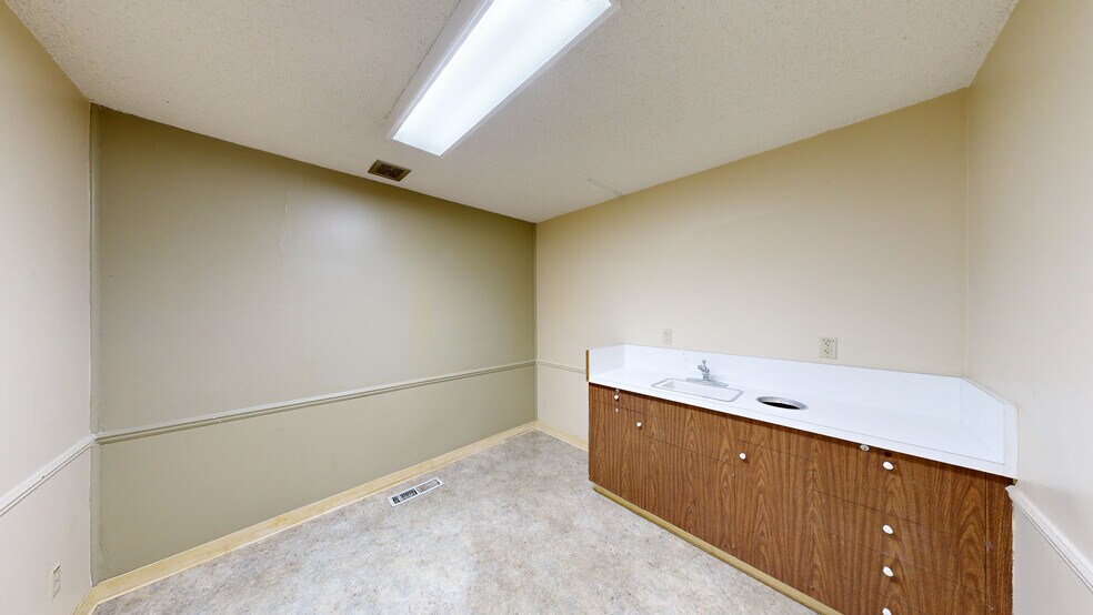 More Photos Of 13350 Big Basin Way, Boulder Creek Medical For Lease
