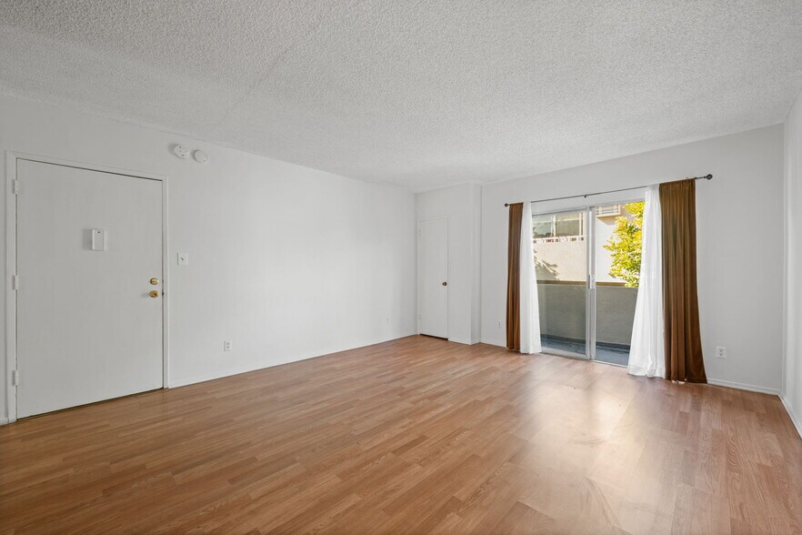 More Photos Of 3623 Clarington Ave, Los Angeles Apartments For Sale