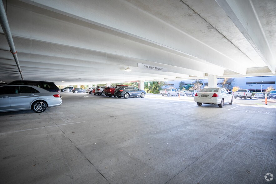 More Photos Of 19026 Ridgewood Pky, San Antonio Office For Lease