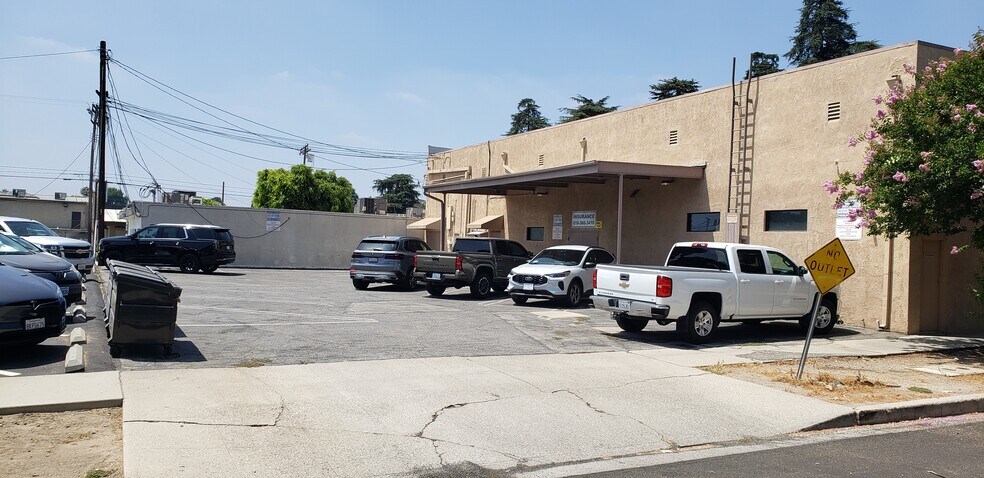 More Photos Of 10734 White Oak Ave, Granada Hills Office For Sale