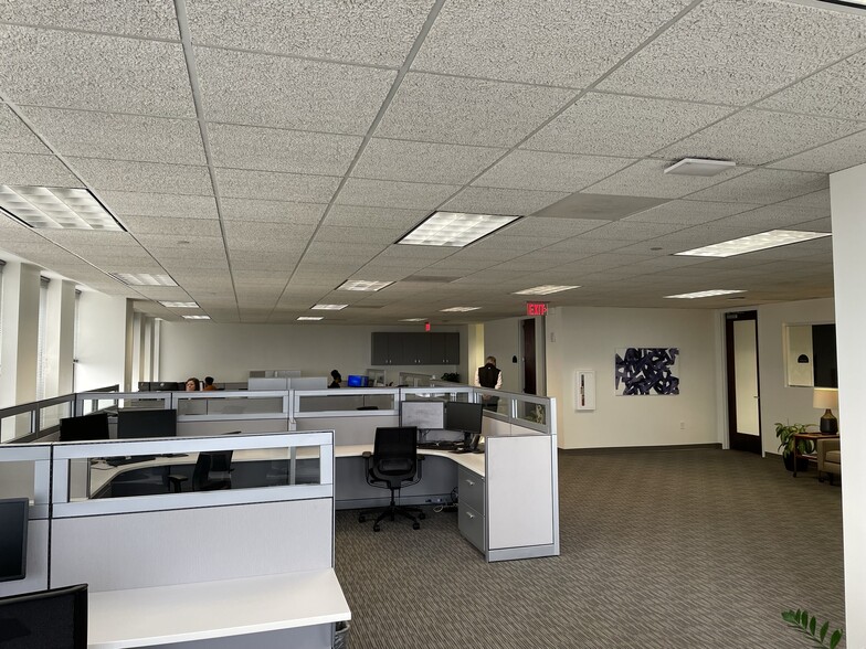 More Photos Of 1175 Peachtree St NE, Atlanta Office For Lease