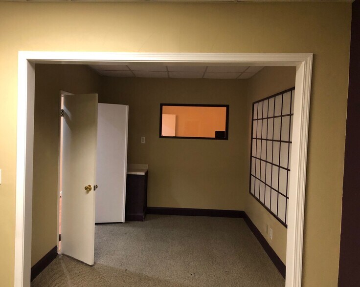 More Photos Of 188 Upper Riverdale Rd, Jonesboro Storefront Retail Office For Lease