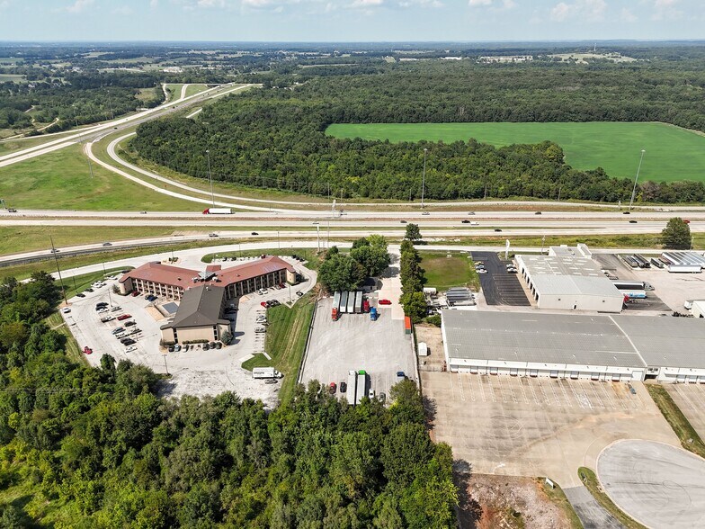 More Photos Of 3560 E Evergreen St, Springfield Office For Sale