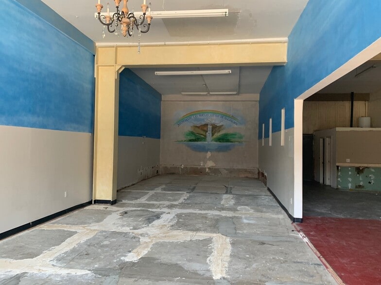 More Photos Of 1895 Adams Blvd, Los Angeles Storefront Retail Residential For Lease