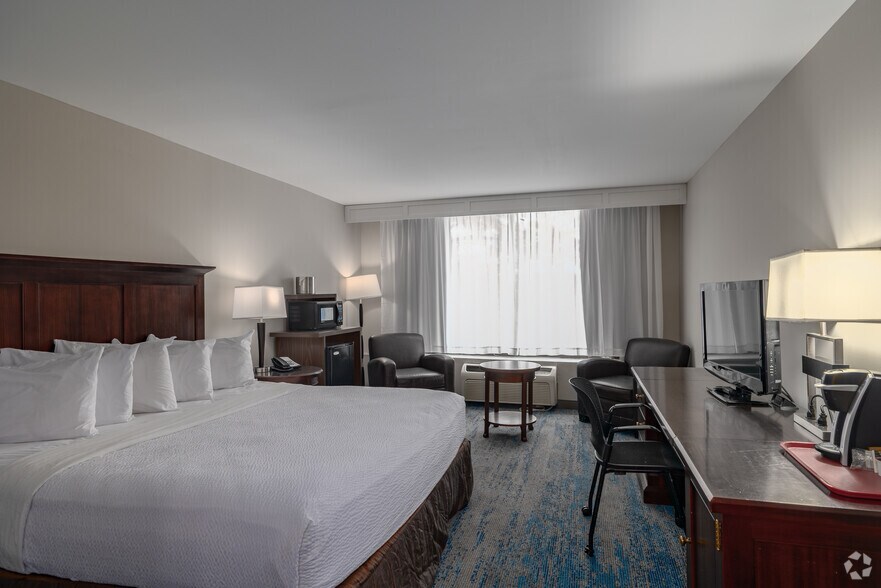 More Photos Of 5300 Rockside Rd, Independence Hotel For Sale